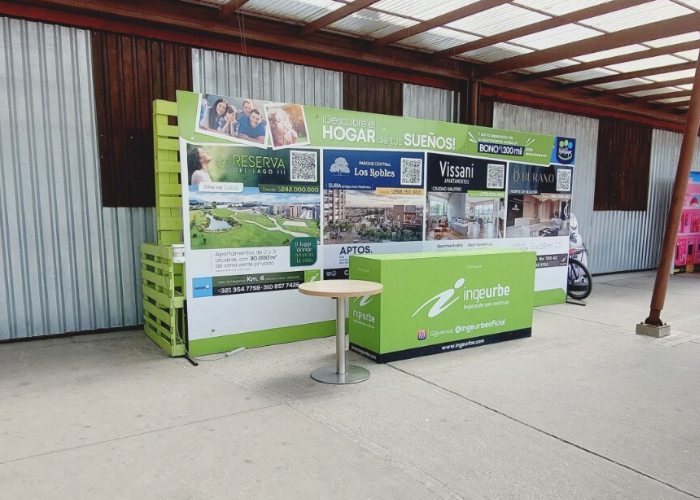 Stand promocional de IngeUrbe en MULTIPARQUE
